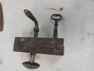 Herrajes antiguos para puertas