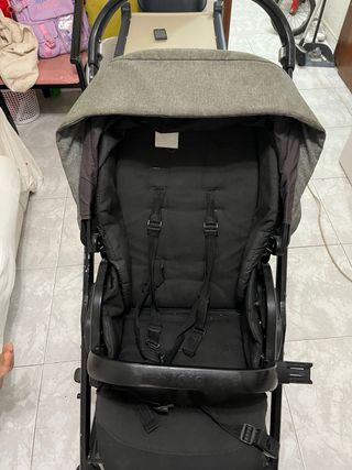 Carrito de bebé Joie gris