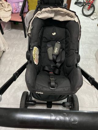 Carrito de bebé Joie gris