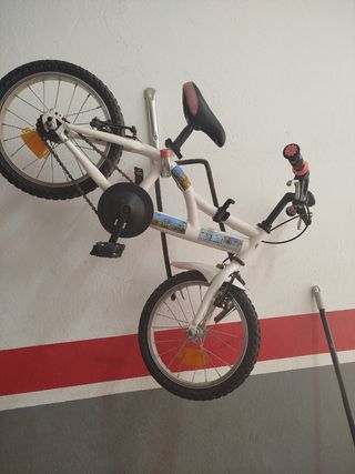 Bicicleta infantil blanca