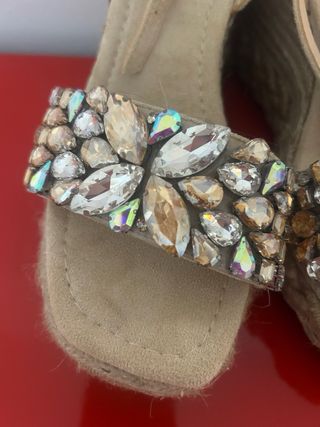 Cuñas Alma en Pena Beige con Pedrería