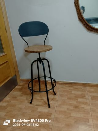 Taburete Alto Metálico y Madera.