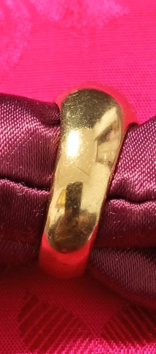 Anillo de oro con diamante solitario