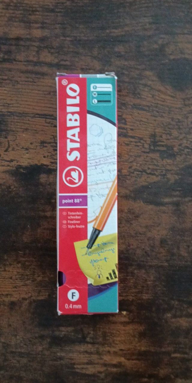 Diez rotuladores Stabilo, color lila y punta fina