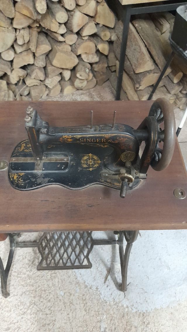 Máquina de coser Singer antigua