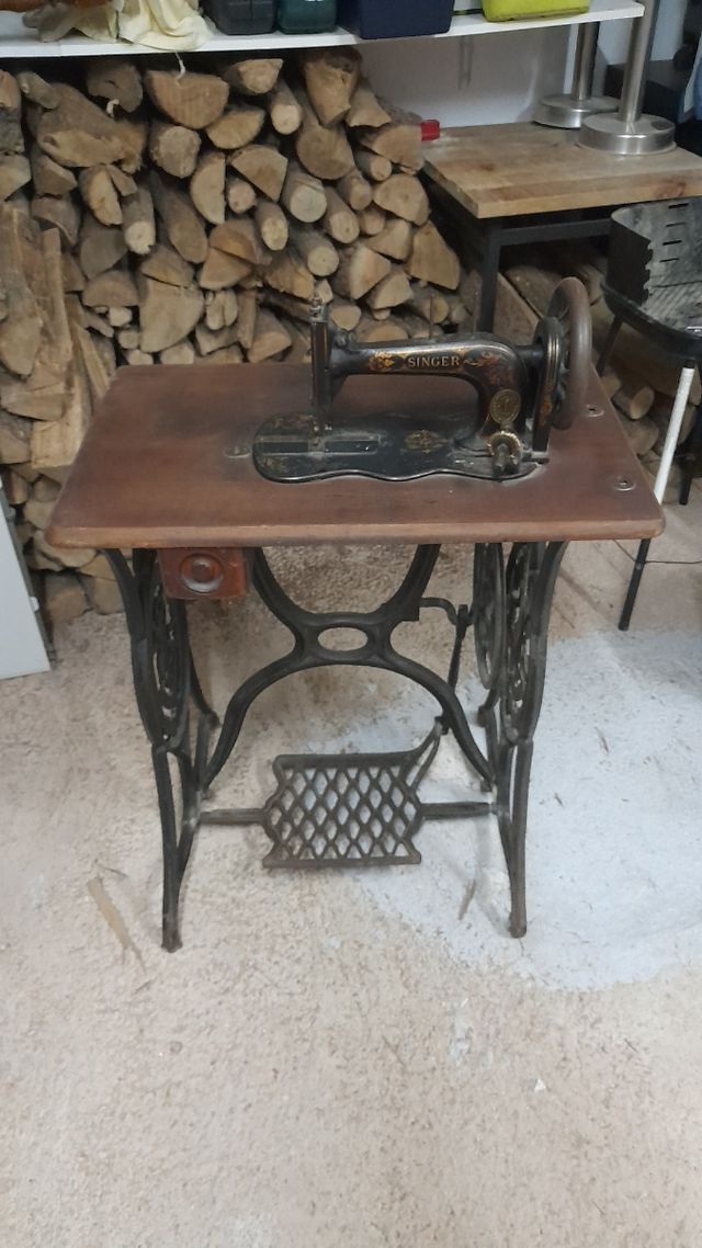 Máquina de coser Singer antigua
