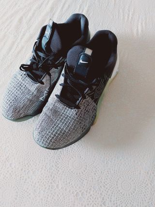 Zapatillas Nike Metcon Negras y Grises
