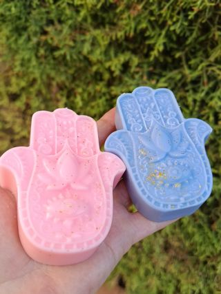 Mano de Fátima en base de madera  cera artesanal