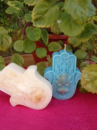 Mano de Fátima en base de madera  cera artesanal