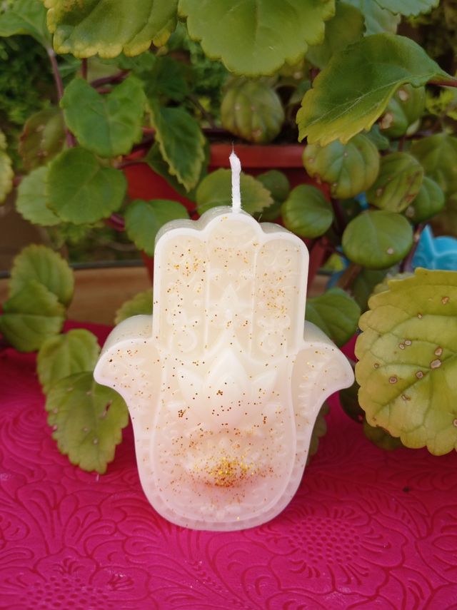 Mano de Fátima en base de madera  cera artesanal