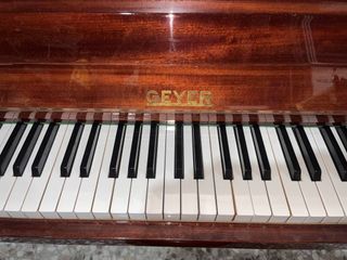 PIANO GEYER CON TABURETE