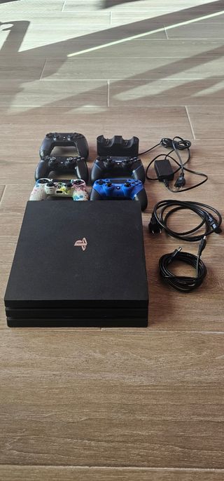 Play Station 4 + mandos