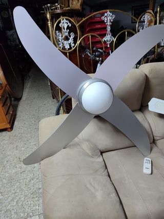Ventilador de techo con lámpara y mando