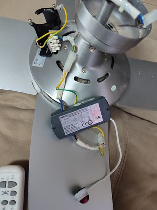 Ventilador de techo con lámpara y mando