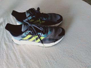 Zapatillas Adidas Grises y Verdes