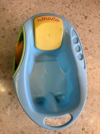 Bañera y muñeco Nenuco + set de ropa
