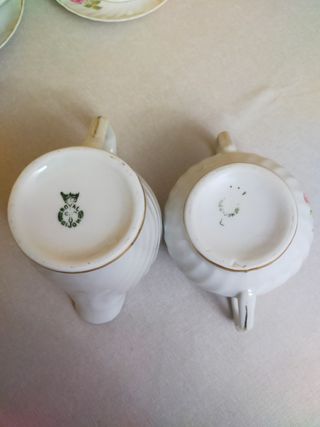 Conjunto de porcelana: tacitas, azucarero y jarrit