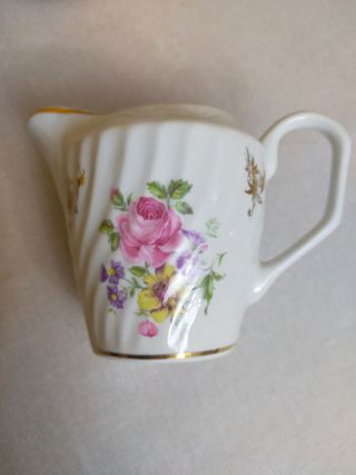 Conjunto de porcelana: tacitas, azucarero y jarrit