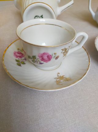 Conjunto de porcelana: tacitas, azucarero y jarrit