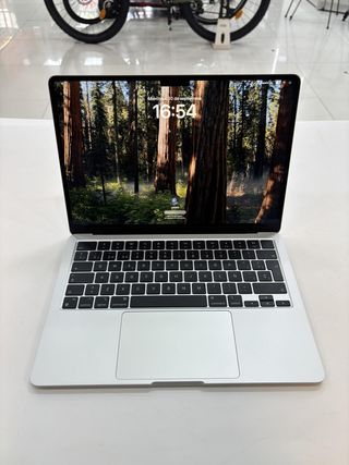 PORTATIL APPLE MACBOOK AIR 2022 M2/8GB RAM/256GB SSD CON CAJA Y CABLE