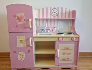 Cocinita de madera para niña