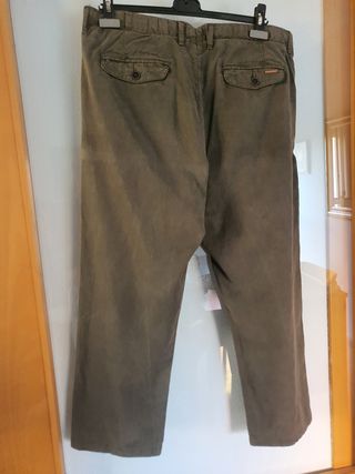 Pantalón hombre sport con pinzas verde oliva