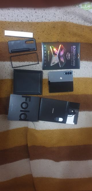 Samsung Galaxy Z Fold 4 Gris