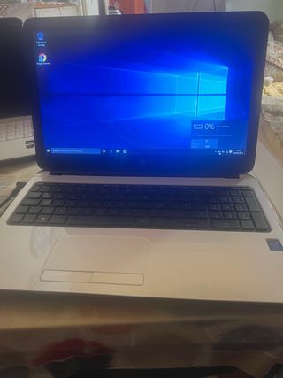Portátil HP i7 8GB RAM Blanco