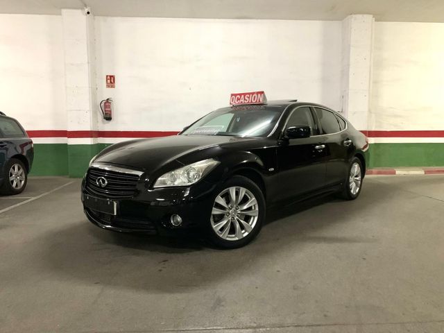 Infiniti M30 2011