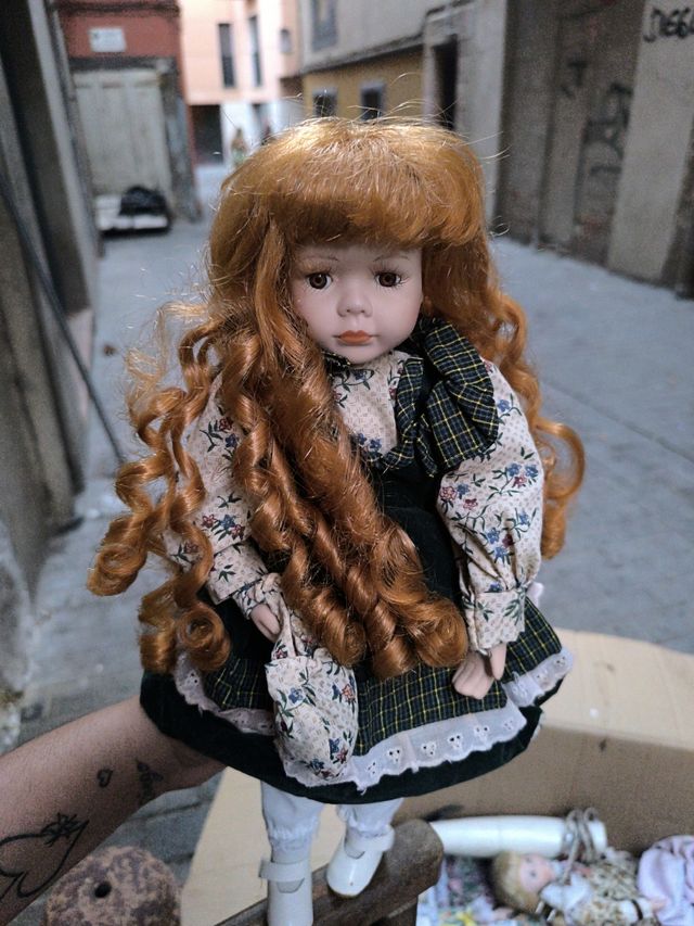 Muñeca antigua de porcelana