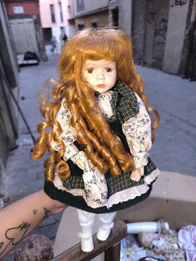 Muñeca antigua de porcelana