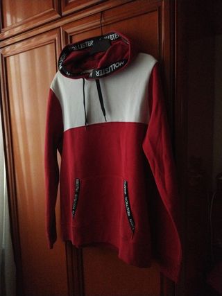 Sudadera Hollister Roja y Blanca