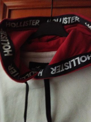Sudadera Hollister Roja y Blanca