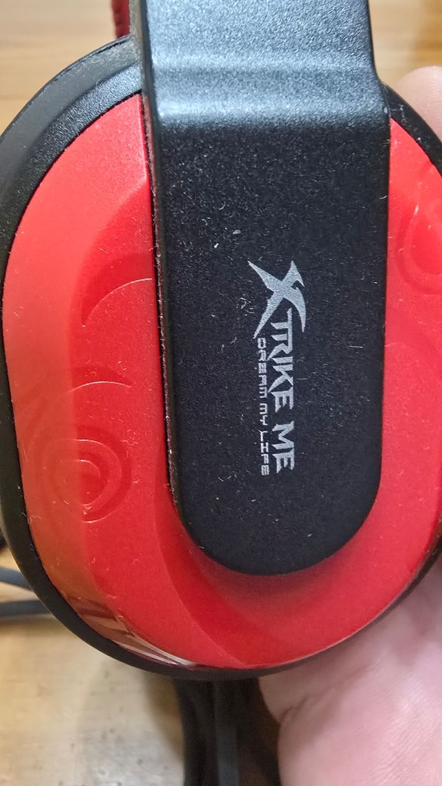 Auriculares Xtrike Me Negros y Rojos