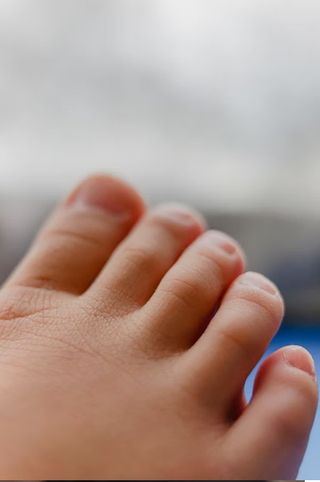 Pedicura con esmalte semipermanente o normal