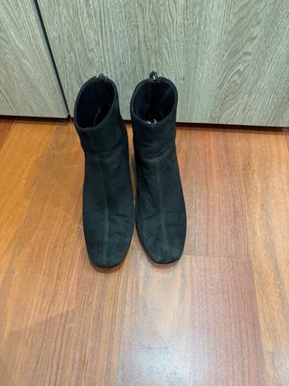 Botín negro tacón grueso