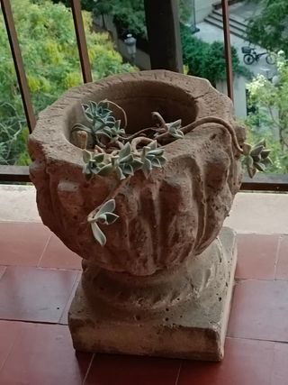 Macetero de piedra estilo rústico