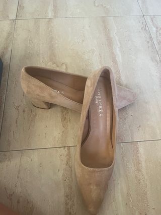Zapatos de tacón bajo color beige/nude