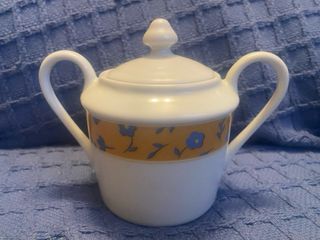 Juego de café y azucarero de porcelana