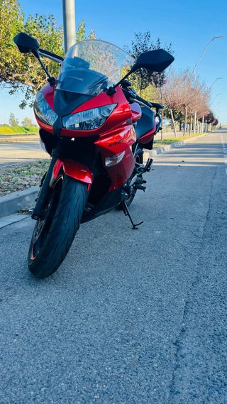 Kawasaki ER6f Roja