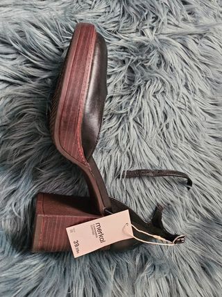 Zapatos de tacón negros y marrones talla 38