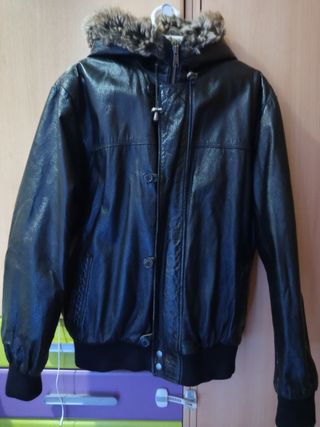 Chaqueta de piel de oso negra