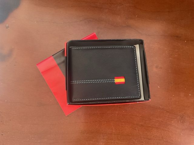 Cartera Negra con Bandera Española