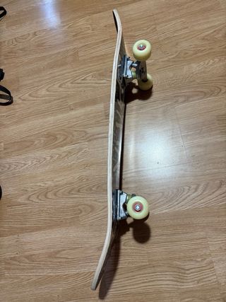 Skate Negro con Diseño Azul y Blanco - sin usar