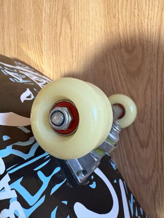 Skate Negro con Diseño Azul y Blanco - sin usar