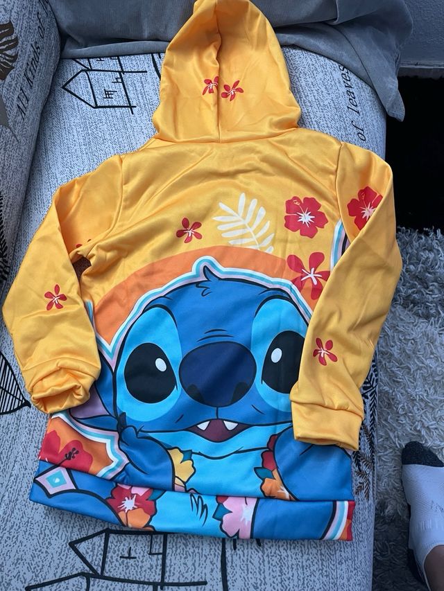 Sudadera Stich Amarilla y Azul.  9- 10 años