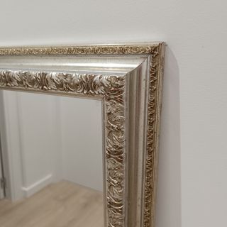 Espejo con diseño ornamental