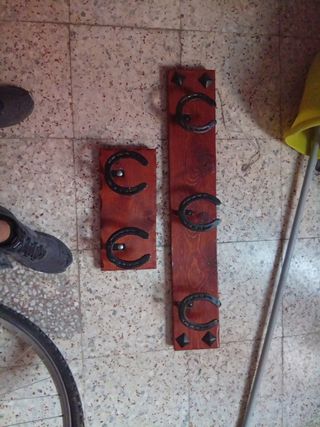 Percheros de Herradura de Madera y Metal