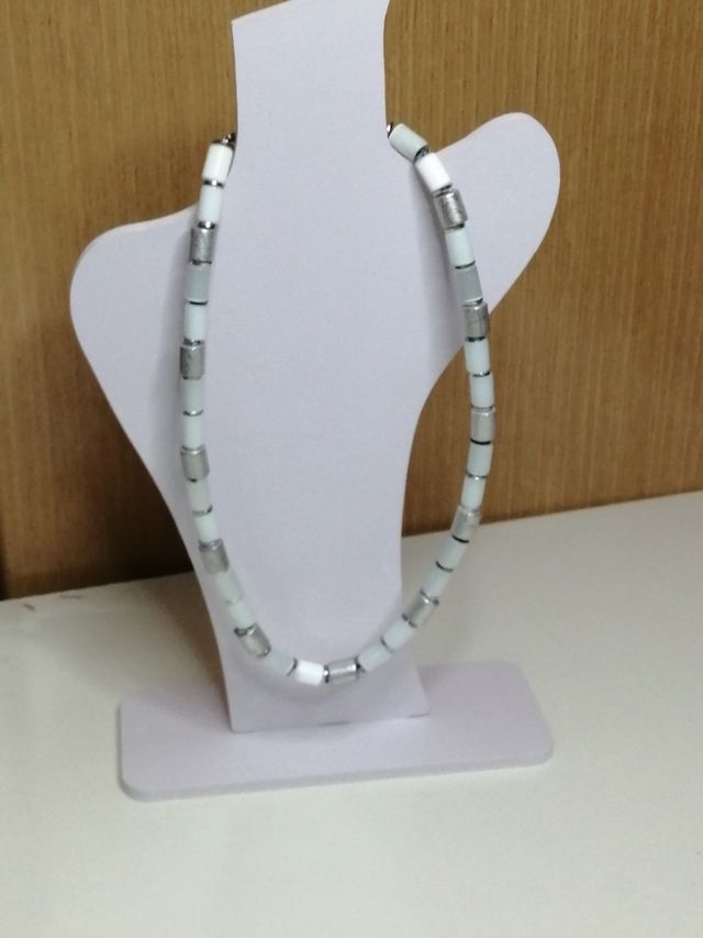 Collares variados + regalo expositor