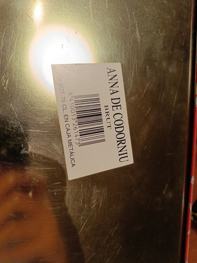 Caja metálica de las Cavas Codorniu